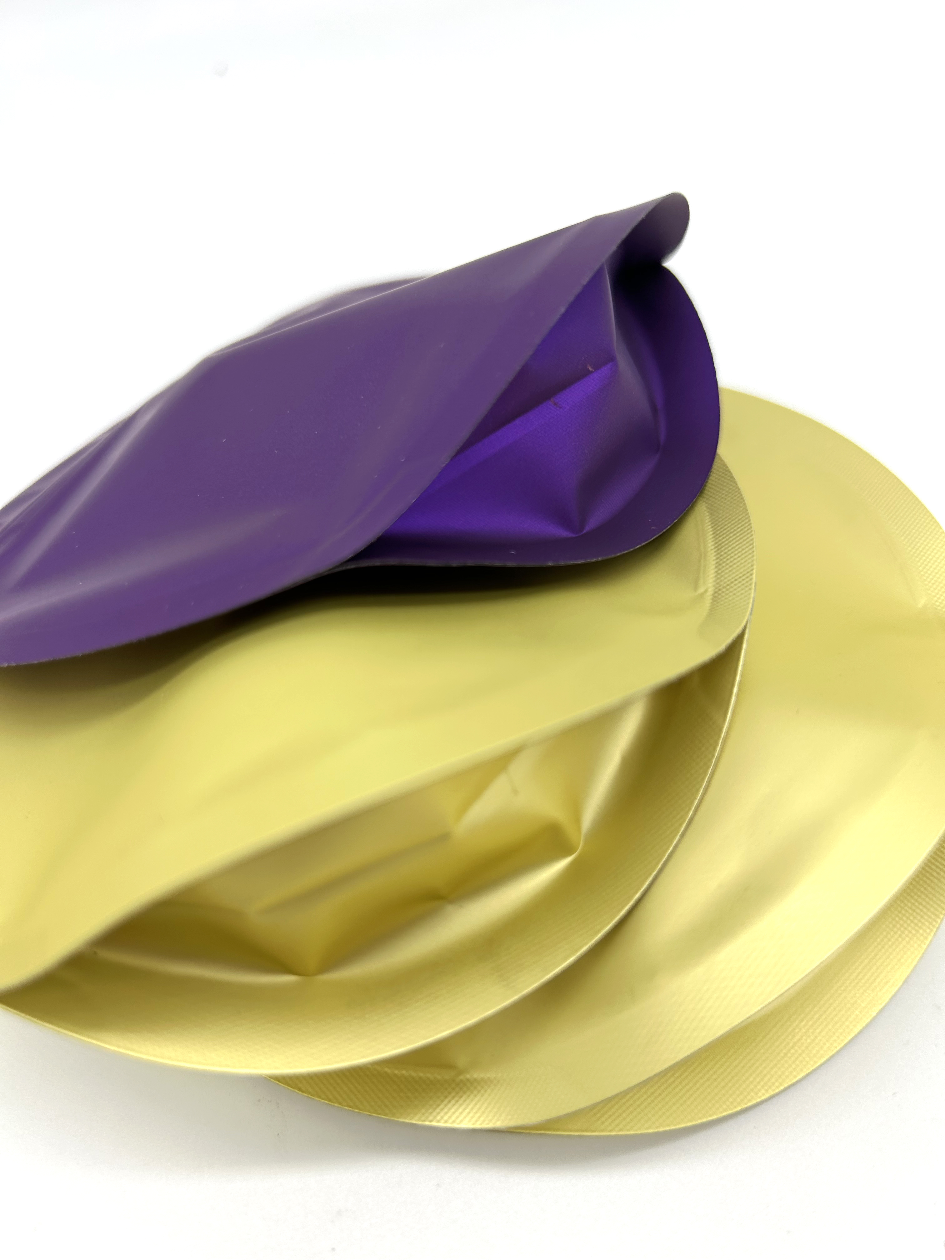 Изготовленная на заказ печать 5x5 дюймов вырезанная сумка для упаковки пищевых продуктов, устойчивая к запаху, стойка круглой формы, пластиковая майларовая сумка на молнии