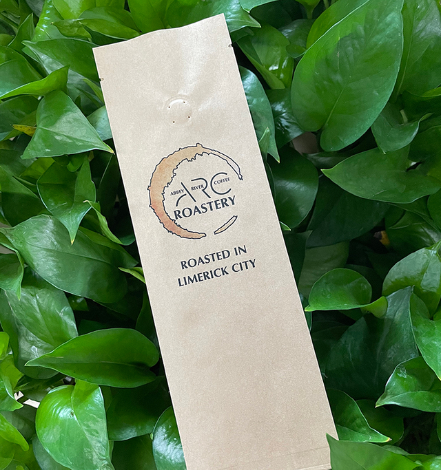 Прямая продажа с фабрики на заказ мешок для кофейных зерен с боковой ластовицей мешок с четырьмя уплотнениями коричневые бумажные пакеты для кофе с клапаном